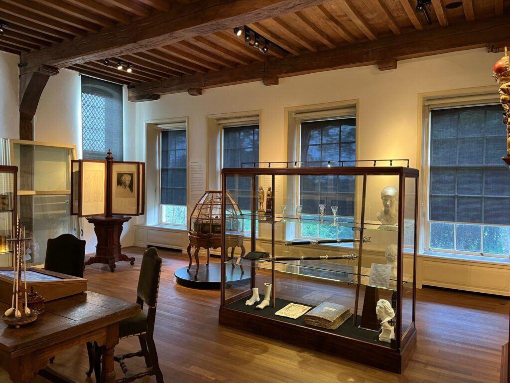 UV-werende raamfolie aangebracht door Dorigo Rosbag in een museum.