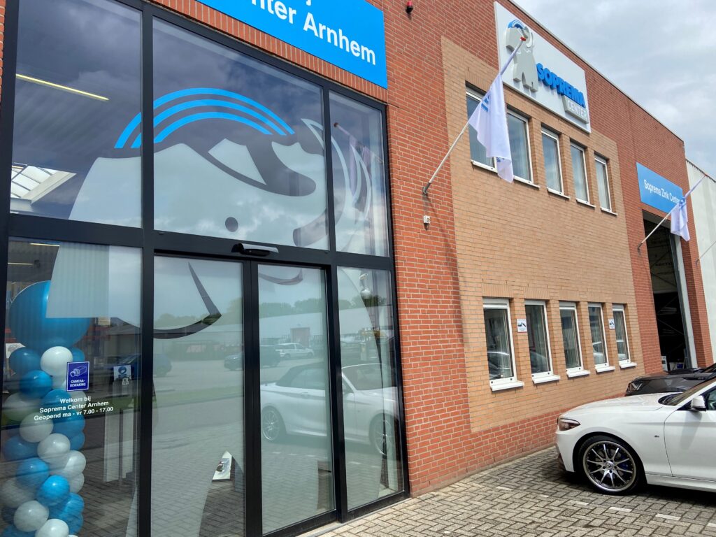 Reclame in de vorm van raamstickers